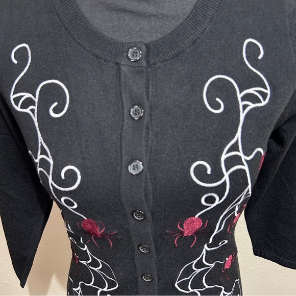 NWT Unique Vintage Size Small (4) Black Sweater with Spiders and Webs 557 - Picture 2 of 13